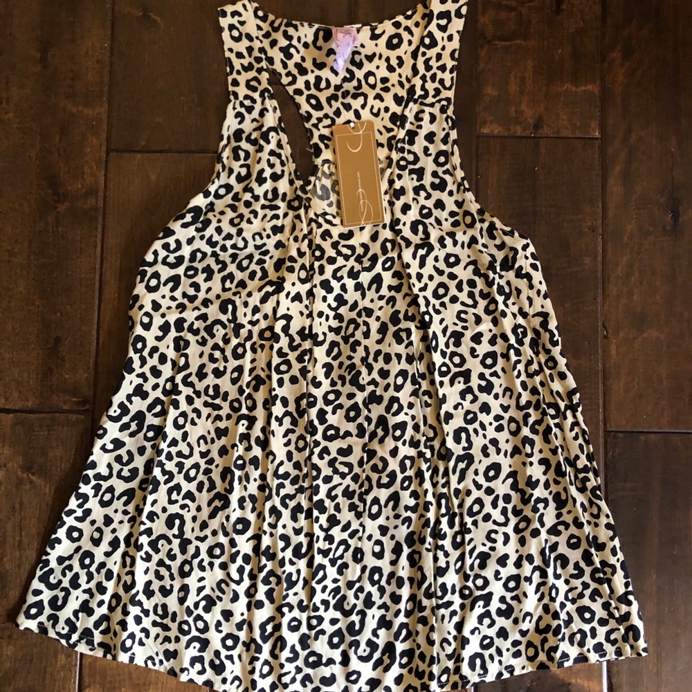 Leopard size small top